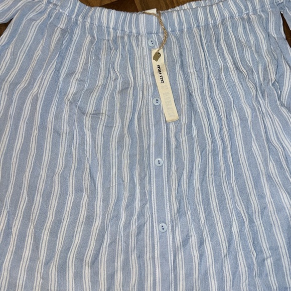 NWT Moral Fiber junior xl blue and white flowy top. - Picture 2 of 5